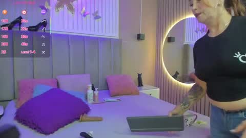 Snapshot of beauty_milf4 chatting on 17, 6, 2026 Chantall online show from 17, 6, 2026