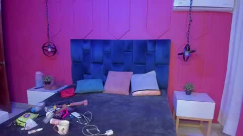 Snapshot of beauty_milf4 chatting on 28, 6, 2026 Chantall online show from 28, 6, 2026