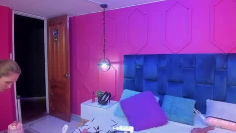 Snapshot of beauty_milf4 chatting on 5, 7, 2026 Chantall online show from 5, 7, 2026