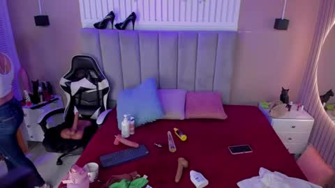 Snapshot of beauty_milf4 chatting on 16, 7, 2026 Chantall online show from 16, 7, 2026
