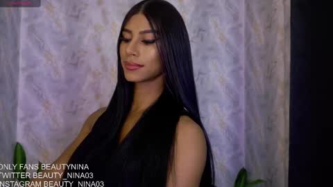 Snapshot of beauty_nina chatting on 8, 10, 2025 beauty_nina online show from 8, 10, 2025