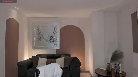 Am Becca online show from 8, 4, 2026