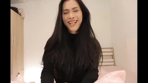 Snapshot of bee_thai chatting on 18, 12, 2024 bee_thai online show from 18, 12, 2024