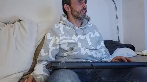 Snapshot of begbestuk chatting on 22, 9, 2025 begbestuk online show from 22, 9, 2025