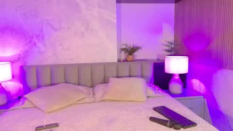 Snapshot of bella01_ chatting on 22, 10, 2025 BELLA online show from 22, 10, 2025