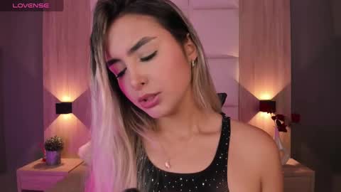 Bella cam online show from 7, 10, 2025