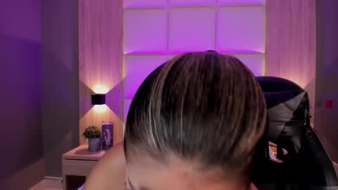 Bella cam online show from 30, 10, 2025