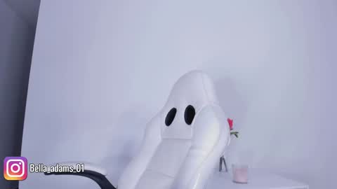 Snapshot of bella_adams_ chatting on 4, 10, 2025 isabella online show from 4, 10, 2025