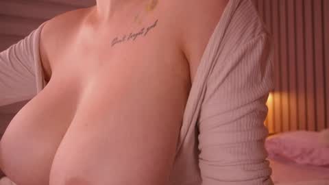 Snapshot of bella_adams_ chatting on 27, 5, 2026 isabella online show from 27, 5, 2026
