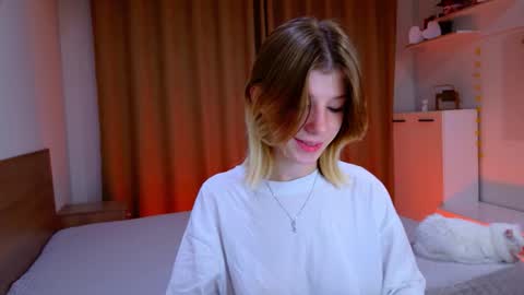 Snapshot of bella_amoury chatting on 2, 11, 2025 Bella online show from 2, 11, 2025