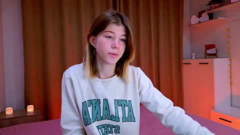 Snapshot of bella_amoury chatting on 8, 11, 2025 Bella online show from 8, 11, 2025