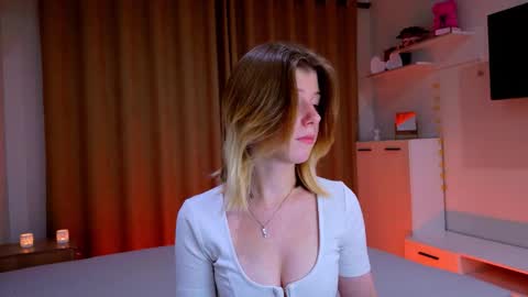 Snapshot of bella_amoury chatting on 11, 11, 2025 Bella online show from 11, 11, 2025