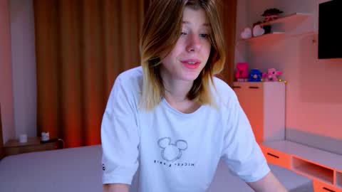 Snapshot of bella_amoury chatting on 18, 11, 2025 Bella online show from 18, 11, 2025