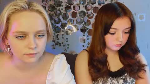 Snapshot of bella_and_alice chatting on 17, 9, 2025 bella_and_alice online show from 17, 9, 2025