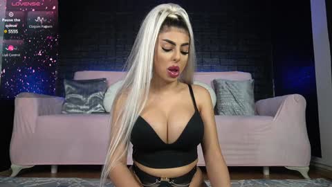 Emma  Bella online show from 29, 1, 2025