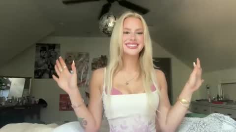 Snapshot of bella_christian chatting on 5, 6, 2026 Bella Baby online show from 5, 6, 2026