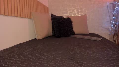 Dessi  online show from 4, 1, 2025