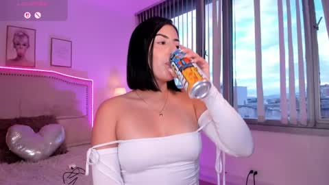 Snapshot of bella_es chatting on 11, 6, 2026 Onlyfans isa bella 23 online show from 11, 6, 2026