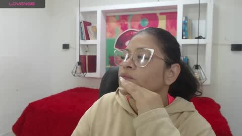 Snapshot of bella_lady_1_ chatting on 9, 9, 2025 lady online show from 9, 9, 2025