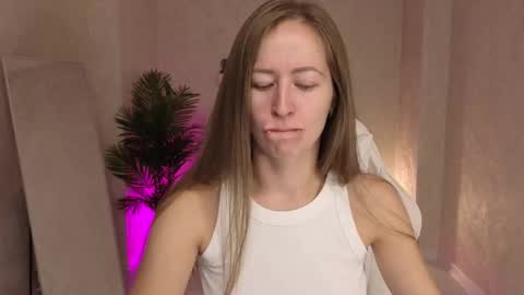 Snapshot of bella_li__ chatting on 11, 9, 2025 bella_li__ online show from 11, 9, 2025