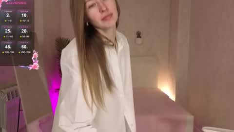 Snapshot of bella_li__ chatting on 12, 9, 2025 bella_li__ online show from 12, 9, 2025