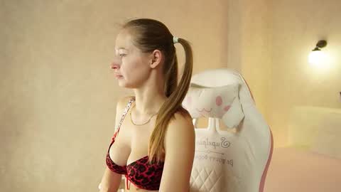 bella_li__ online show from 14, 10, 2025