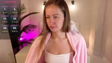 bella_li__ online show from 9, 11, 2025