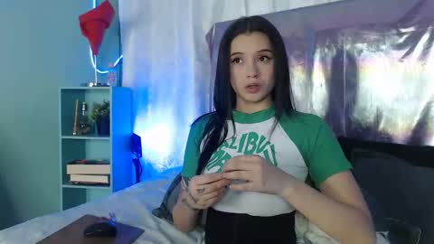 Snapshot of bella_lr chatting on 2, 10, 2025 Valentina online show from 2, 10, 2025