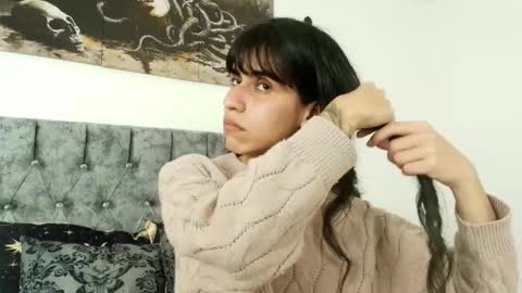 Bella online show from 3, 12, 2025