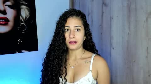 Snapshot of bella_ponce1 chatting on 8, 10, 2025 Bella Ponce online show from 8, 10, 2025