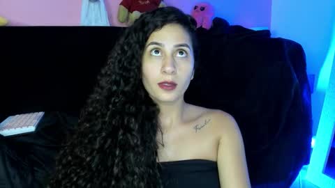 Bella Ponce  online show from 29, 10, 2025