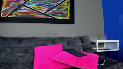 Snapshot of bella_sstone chatting on 4, 10, 2025 bella_sstone online show from 4, 10, 2025