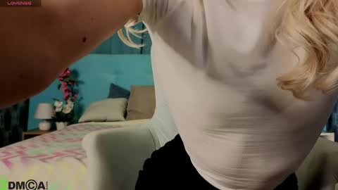 Snapshot of bella_stewartt chatting on 22, 4, 2026 Bella online show from 22, 4, 2026