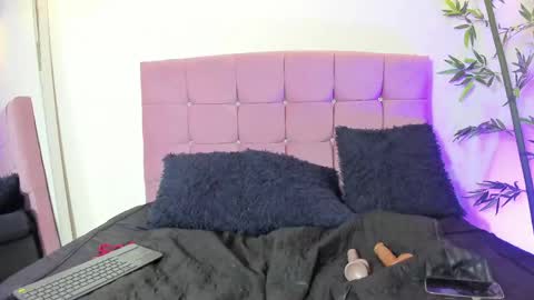 Snapshot of bella_sumers chatting on 28, 4, 2026 Bella online show from 28, 4, 2026