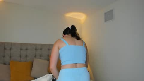 Snapshot of bella_sumers chatting on 9, 5, 2026 Bella online show from 9, 5, 2026