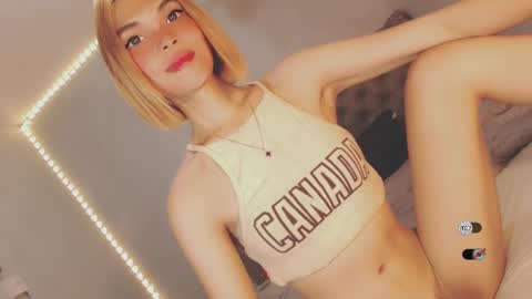 Snapshot of bella_tara chatting on 5, 1, 2025 Bella online show from 5, 1, 2025