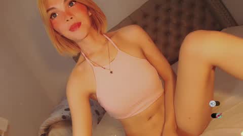 Snapshot of bella_tara chatting on 2, 2, 2025 Bella online show from 2, 2, 2025