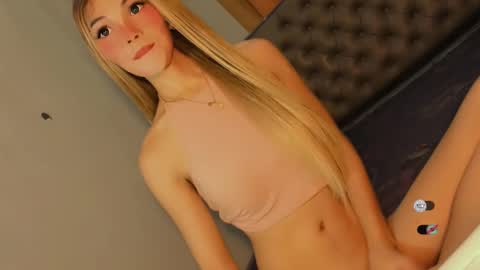 Snapshot of bella_tara chatting on 20, 9, 2025 Bella online show from 20, 9, 2025