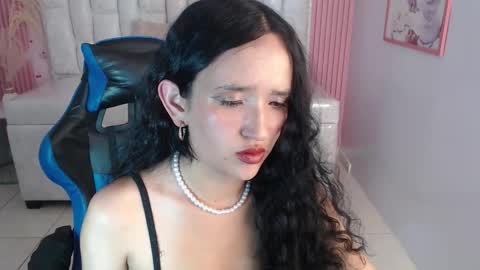 Snapshot of bella_vibes_s chatting on 26, 10, 2025 Bella online show from 26, 10, 2025