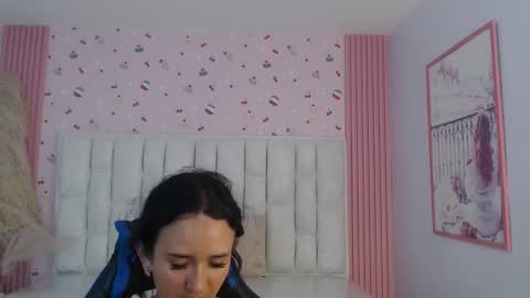 Snapshot of bella_vibes_s chatting on 12, 11, 2025 Bella online show from 12, 11, 2025