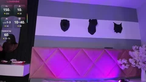 Snapshot of bella_williiams_ chatting on 15, 12, 2025 Bella online show from 15, 12, 2025