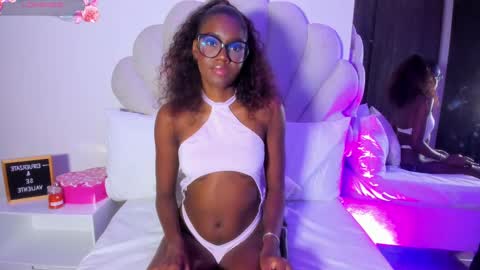 Bella Dajud online show from 28, 9, 2025