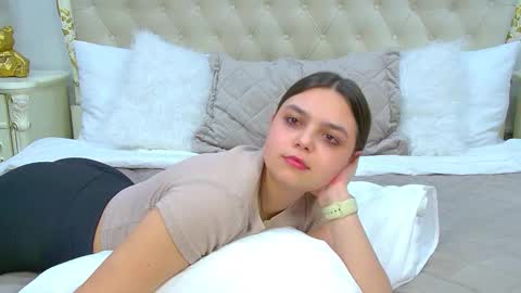 BellaBoolman online show from 5, 2, 2025