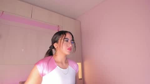  Bella  online show from 25, 4, 2026