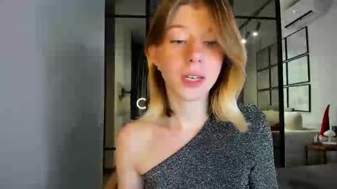 Snapshot of bellacams27 chatting on 6, 10, 2025 bellacams27 online show from 6, 10, 2025