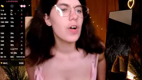 Snapshot of bellacaress chatting on 30, 7, 2026 hello guys im Bella online show from 30, 7, 2026