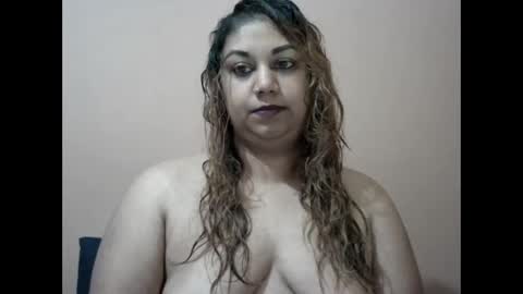 Snapshot of bellachow10 chatting on 14, 10, 2025 bellachow10 online show from 14, 10, 2025