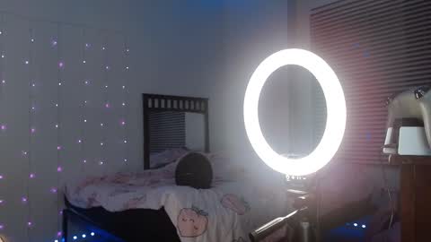 Bella Monroe online show from 25, 2, 2025