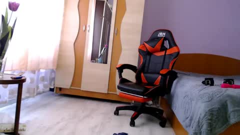 bellaqueen0701 online show from 10, 3, 2025