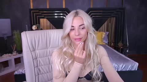 Snapshot of bellarayyy chatting on 3, 10, 2025 Bella online show from 3, 10, 2025
